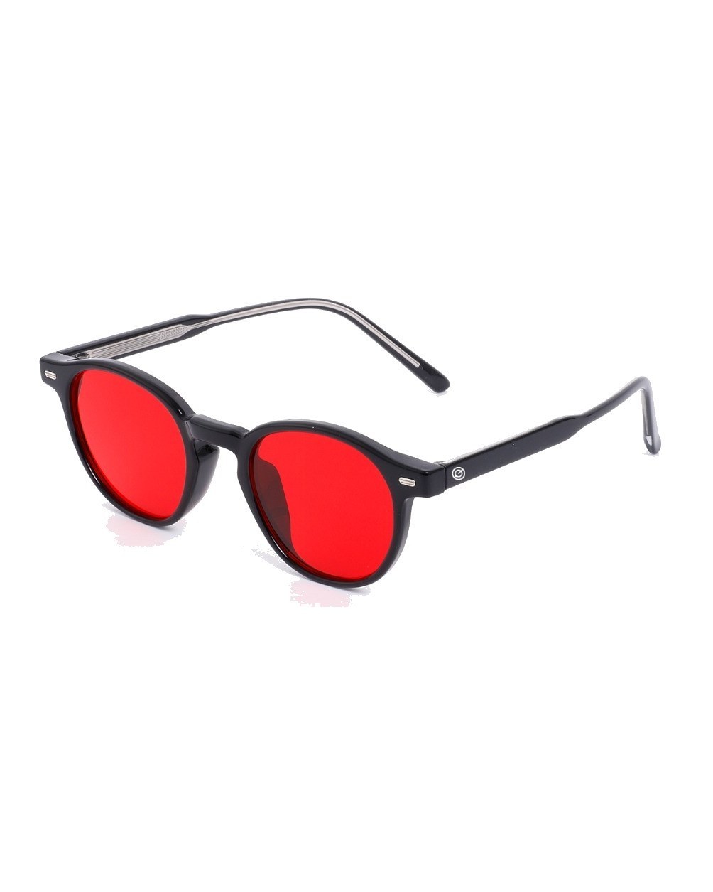 Lentes RadaR rojos sobre una mesa de noche junto a un teléfono